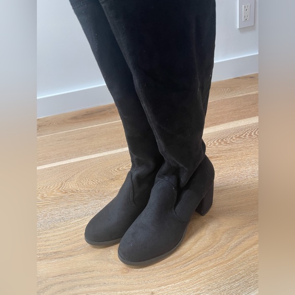 Tie Back Over Knee Block Heeled Boots. - Picture 2 of 4